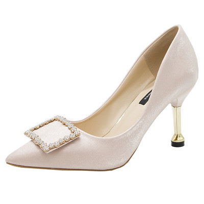 Modern női cipő 6,5 cm-es sarokkal