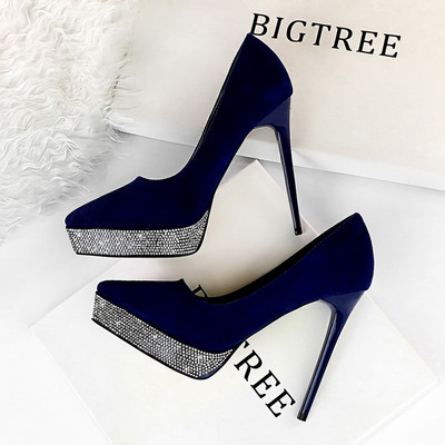 Női velúr cipő, platform és magas sarkú cipő