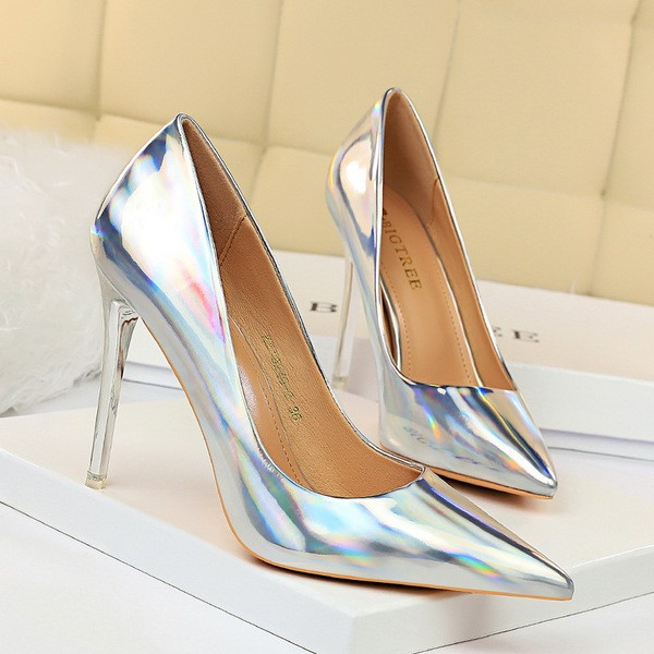 Fényes hatású női cipők - sok szín és nagy méret