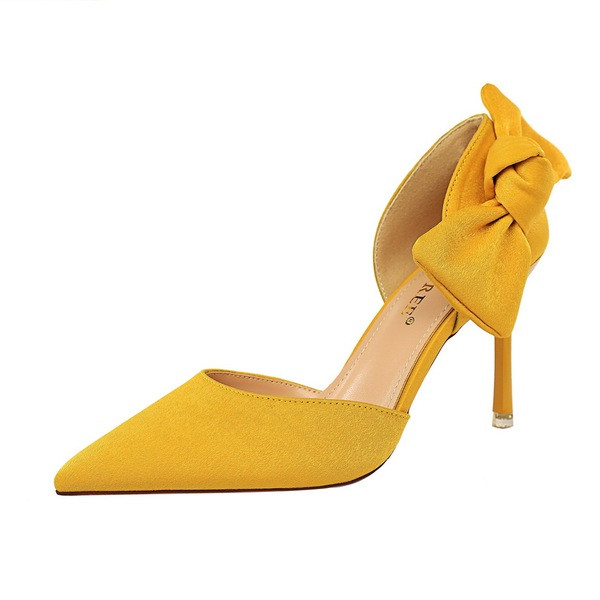 Női velúr cipő szalaggal és vékony 9 cm-es sarokkal