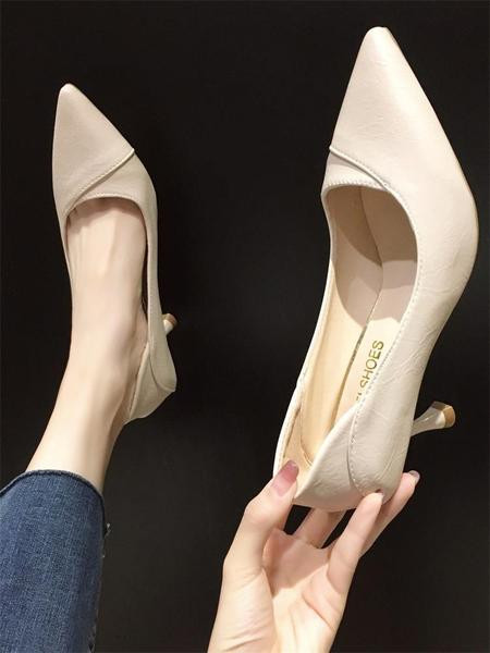 Öko bőrből készült hegyes női cipő 6 cm-es sarokkal