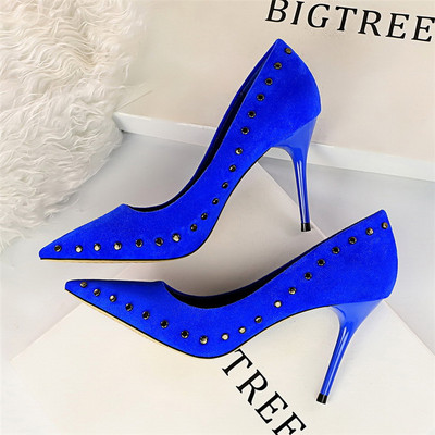 Aktuális magassarkú női velúr cipő