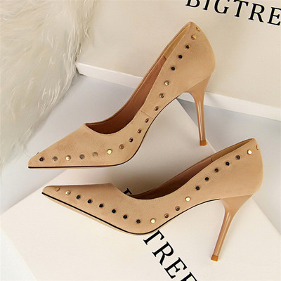 Aktuális magassarkú női velúr cipő