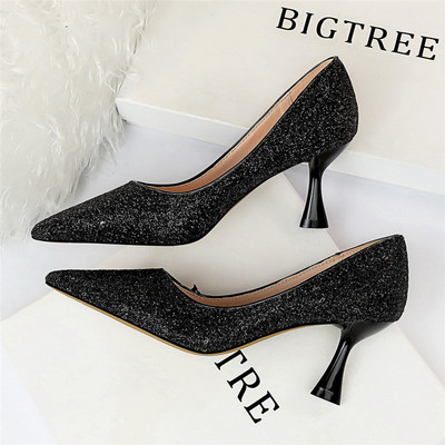 Fényes női cipő 7 cm-es sarokmagassággal