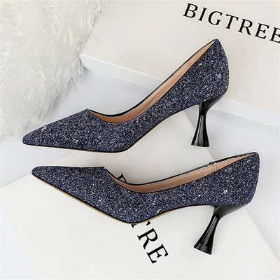 Fényes női cipő 7 cm-es sarokmagassággal