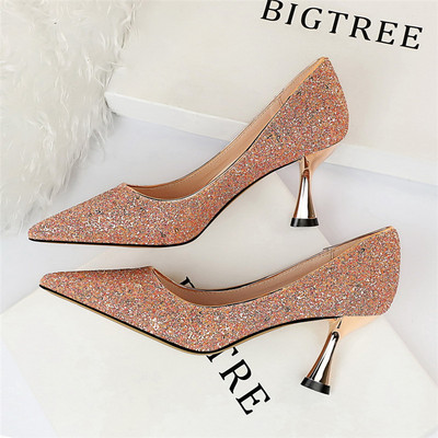 Fényes női cipő 7 cm-es sarokmagassággal