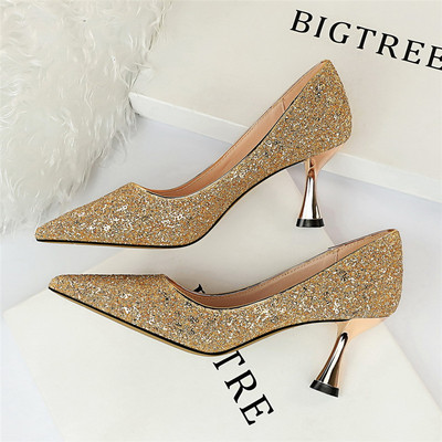 Fényes női cipő 7 cm-es sarokmagassággal