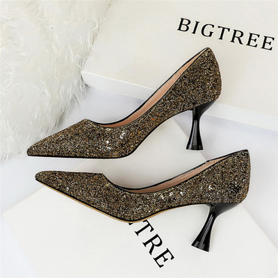 Fényes női cipő 7 cm-es sarokmagassággal