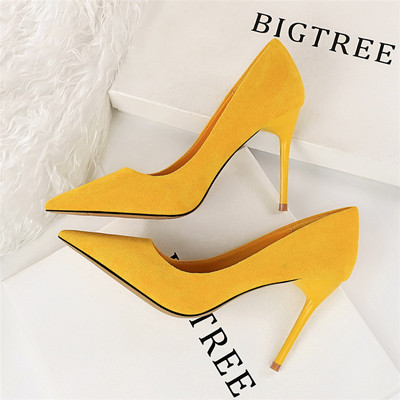 Vékony sarkú női velúr cipő