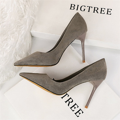 Vékony sarkú női velúr cipő