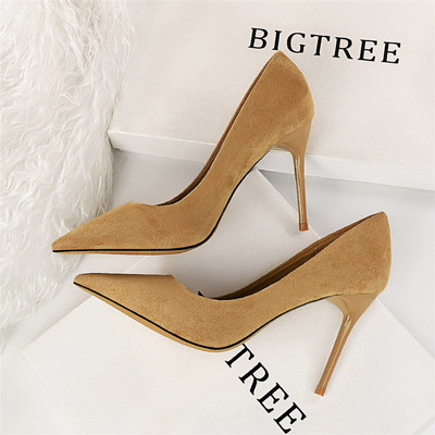 Vékony sarkú női velúr cipő