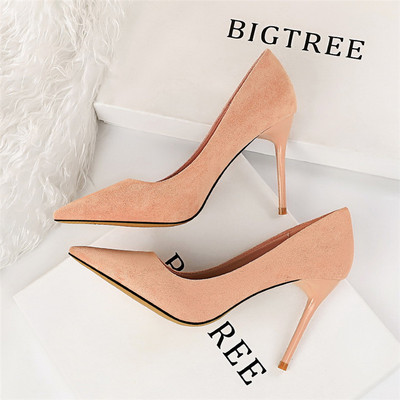 Vékony sarkú női velúr cipő