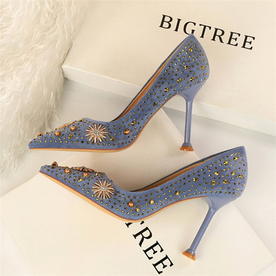 Új modell női cipő kövekkel