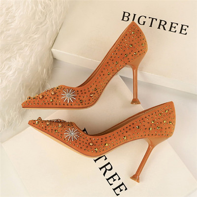 Új modell női cipő kövekkel