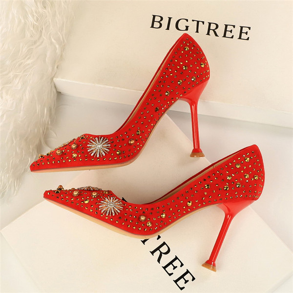 Új modell női cipő kövekkel