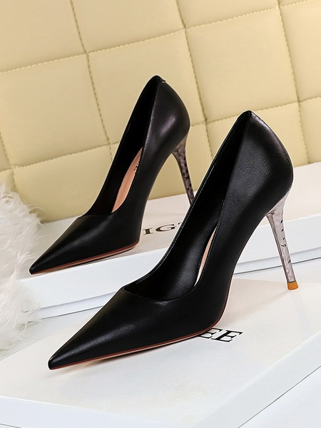 Κομψά γυναικεία παπούτσια από δέρμα eco με τακούνι 9,5 cm