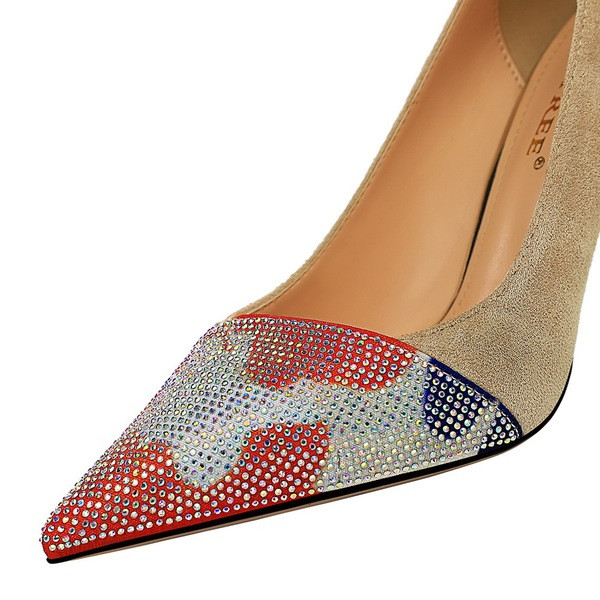 Női elegáns velúr cipő kő díszítéssel