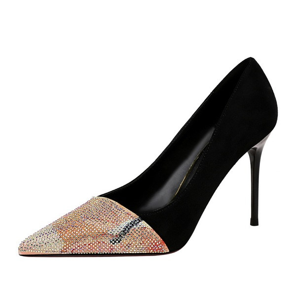 Női elegáns velúr cipő kő díszítéssel