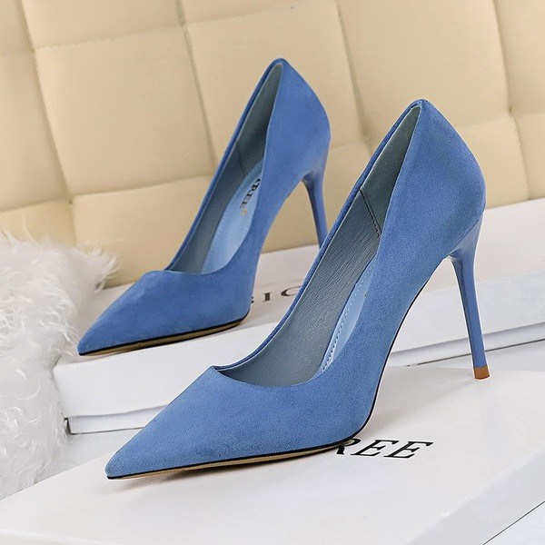 Modern velúr cipő sima modell