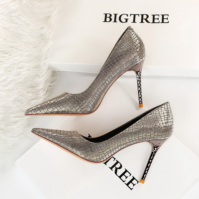 Elegáns női cipő hegyes modell öko bőrből