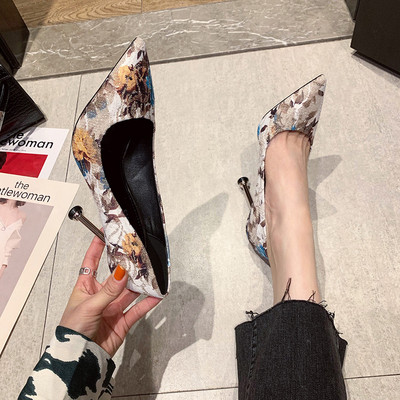 Γυναικεία παπούτσια μοντέρνα με ψηλό τακούνι