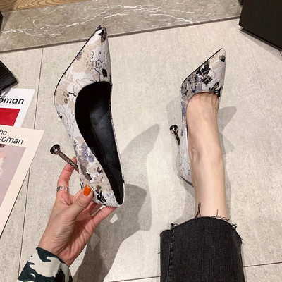 Γυναικεία παπούτσια μοντέρνα με ψηλό τακούνι