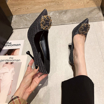 Aktuális női cipő hegyes modell magassarkúval és kövekkel