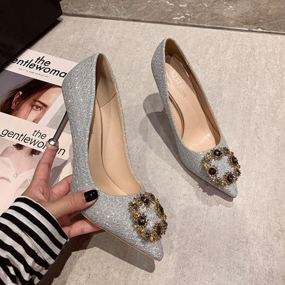 Aktuális női cipő hegyes modell magassarkúval és kövekkel