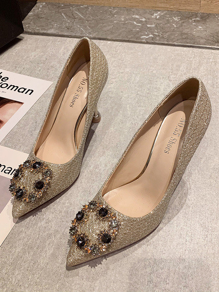 Aktuális női cipő hegyes modell magassarkúval és kövekkel