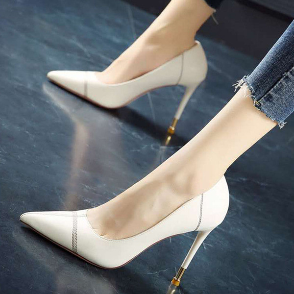 Modern női hegyes cipő 9 cm sarokkal