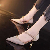 Γυναικεία παπούτσια με χαμηλά τακούνια και αγκράφα