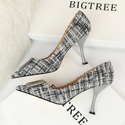 Színes női cipő hegyes modell 8 cm sarokkal