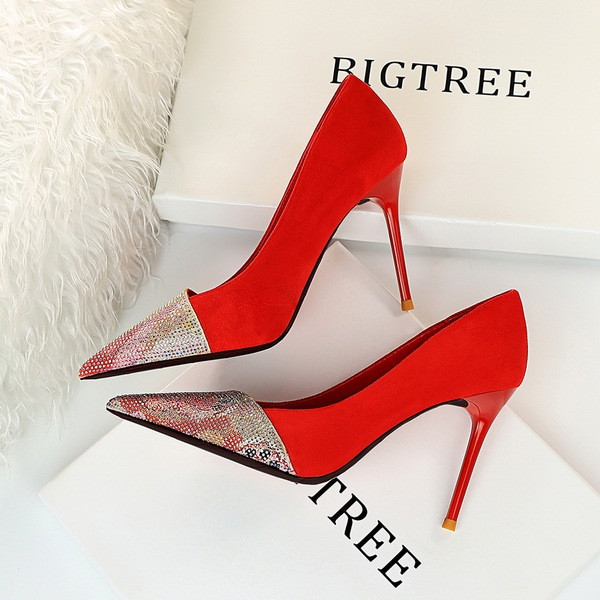 Modern női cipő kövekkel és 9 cm vékony sarokkal