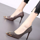 Fényes női magassarkú cipő -8 cm