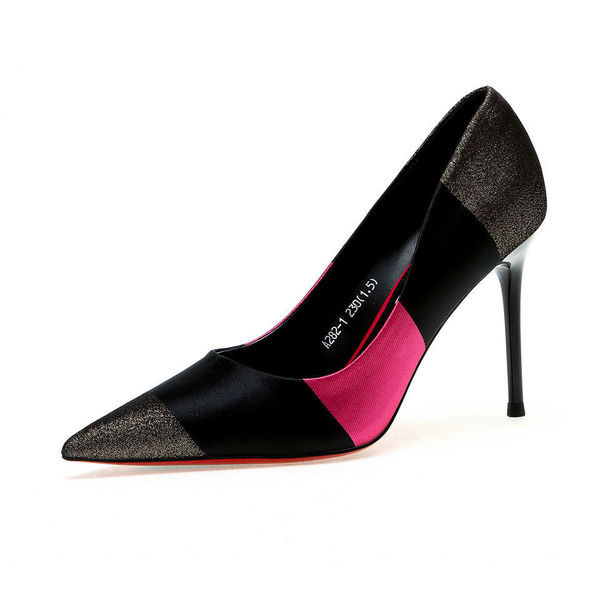 Κομψά γυναικεία παπούτσια με ψηλό τακούνι  - μυτερό μοντέλο