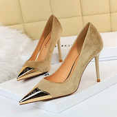 Aktuális női cipők öko velúrból, fém elemekkel