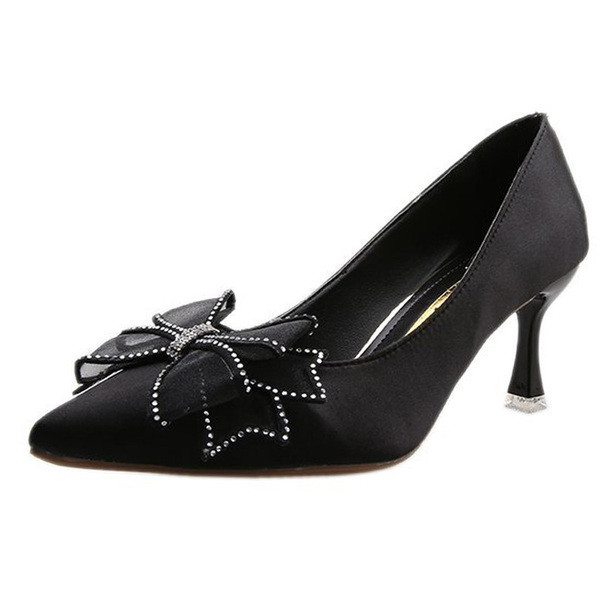 Aktuális női cipő vékony sarkú szalaggal