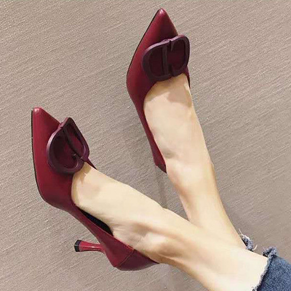 Modern női bőrcipő csattal