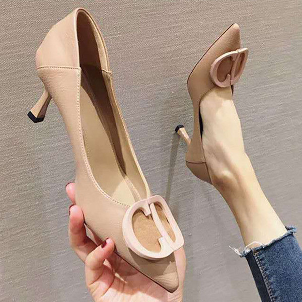 Modern női bőrcipő csattal