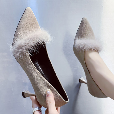 Γυναικεία παπούτσια κατασκευασμένα από οικολογικό σουέτ με γούνα