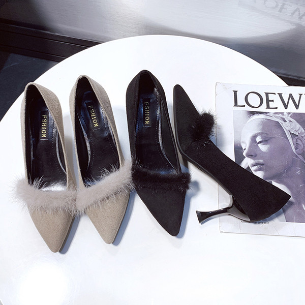 Γυναικεία παπούτσια κατασκευασμένα από οικολογικό σουέτ με γούνα