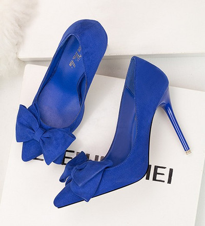 Női velúr cipő szalaggal