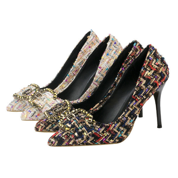 Női kockás cipő fém díszítéssel