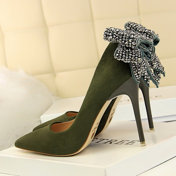 Női velúr cipő szalaggal és kövekkel