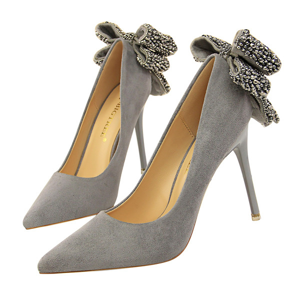 Női velúr cipő szalaggal és kövekkel