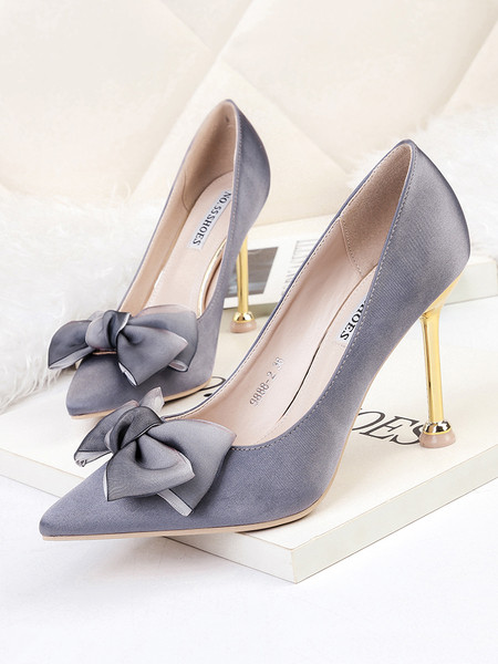 Elegáns női cipő hegyes modell magassarkúval és szalaggal