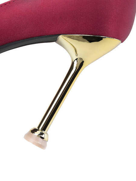 Elegáns női cipő hegyes modell magassarkúval és szalaggal