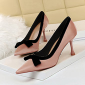 Modern női cipő szalaggal és 8 cm vékony sarokkal