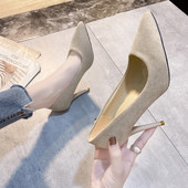 Klasszikus női cipő hegyes modell 7 cm-es sarokkal