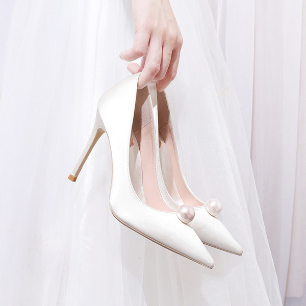 Pantofi de dama actuali model ascutit cu perla